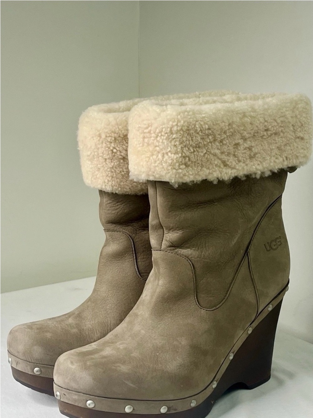 UGG Australia Carnagie Wedge Boots Shearling Cuff Suede Studded Sz 11